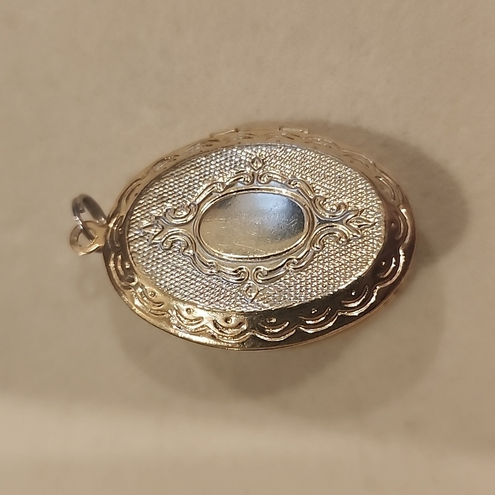 Gold Locket - Picture 3 of 3